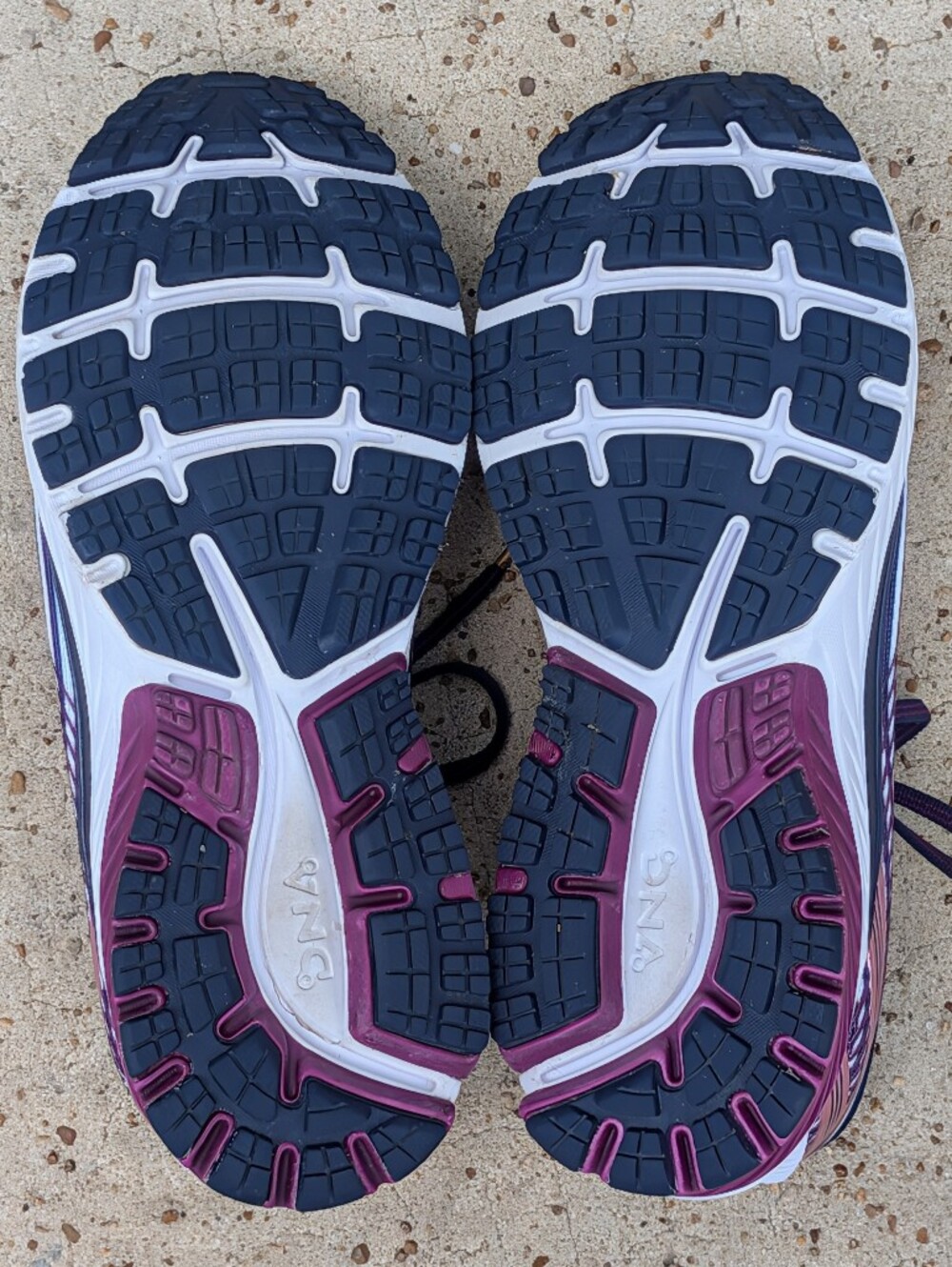 Brooks Ghost LE 10 Sneakers Women Size 9.  Excellent Pre-Owned Condition. - Picture 12 of 14